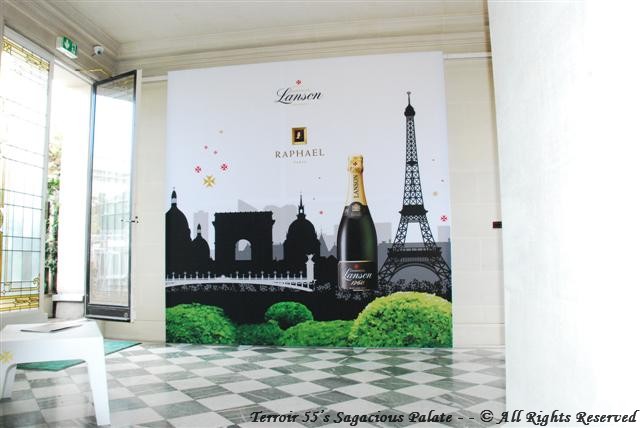 Lanson - entrance to the rooftop